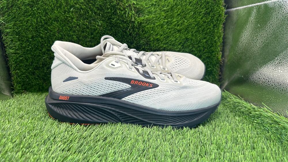 Brooks Ghost 18 1104932E292 Athletic Sneaker Men's 9.5 White Knit Sports Running